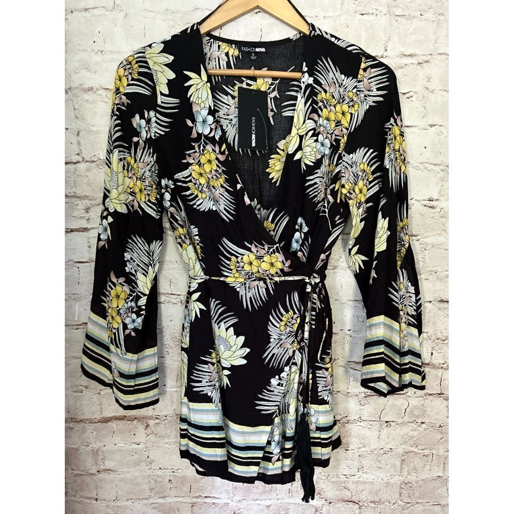 Fashion Nova Womens Romper Black Tropical Floral Kimono Sleeve Faux Wrap Size S